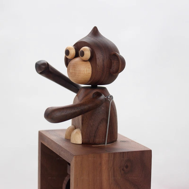 Handgefertigte Spieluhr aus Holz mit Handkurbel und Affenmotiv (Melodie „Das Schloss im Himmel“)