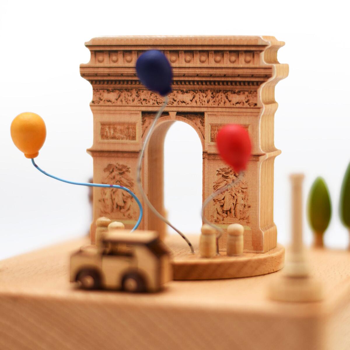 Arc de Triomphe and a car in motion (Melody:Castle in the Sky)