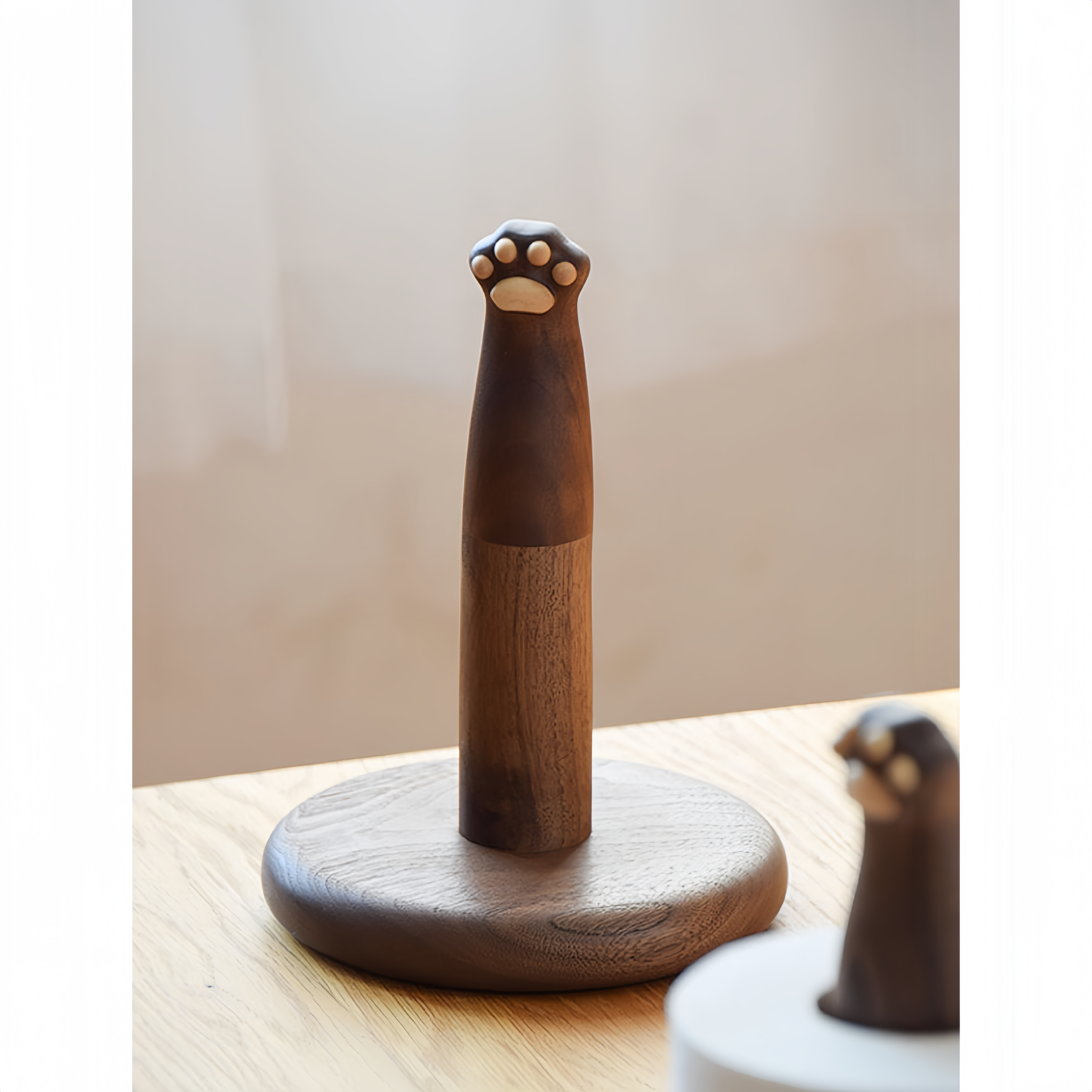 Handgeschnitzter Taschentuchhalter aus Holz mit Katzenkrallen