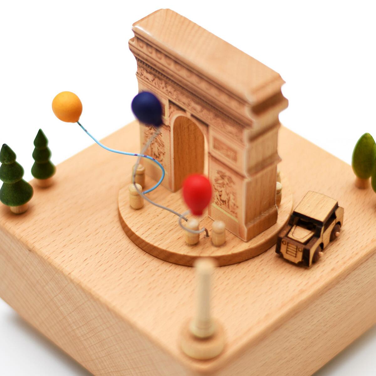Arc de Triomphe and a car in motion (Melody：Castle in the Sky)