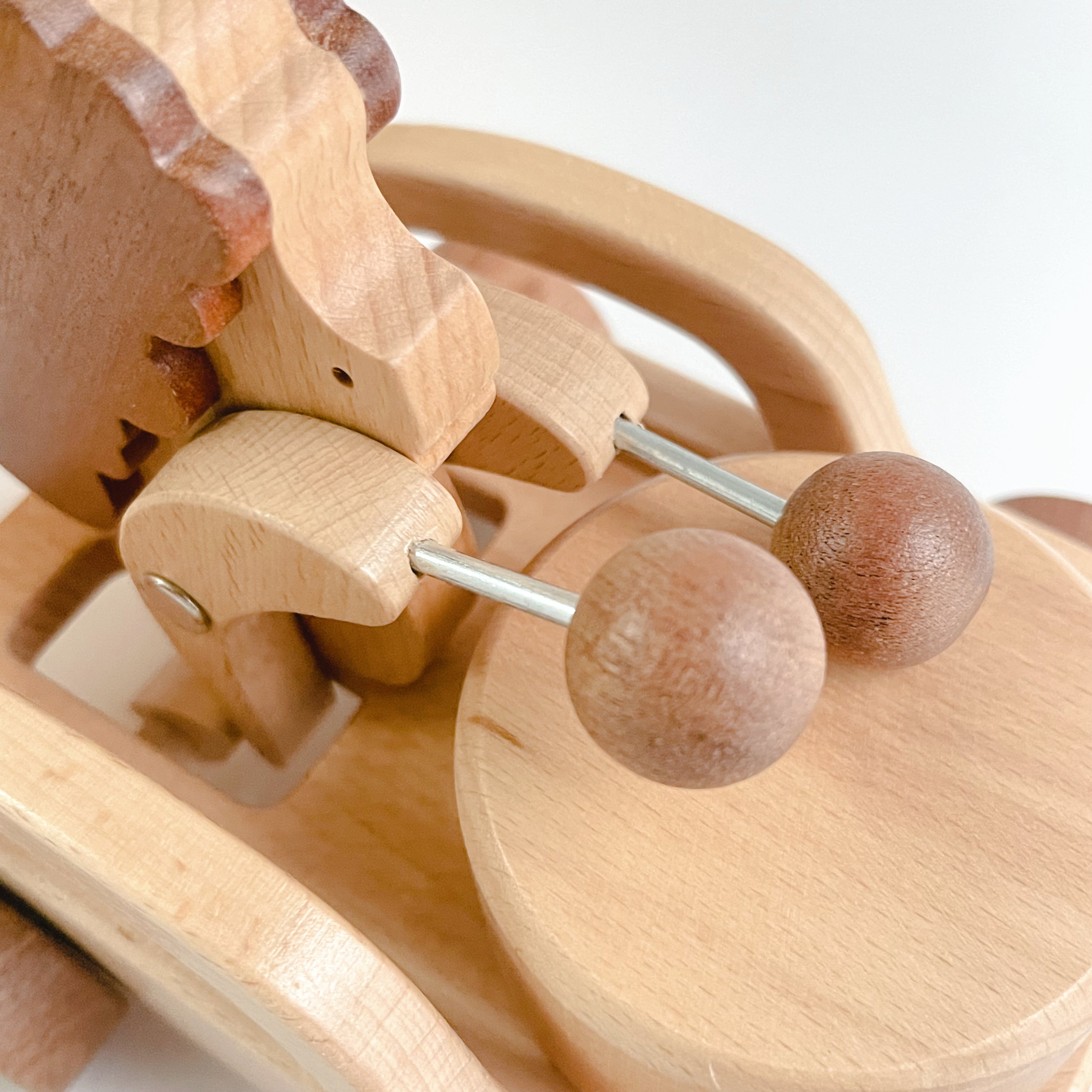 Igelanhänger aus Holz